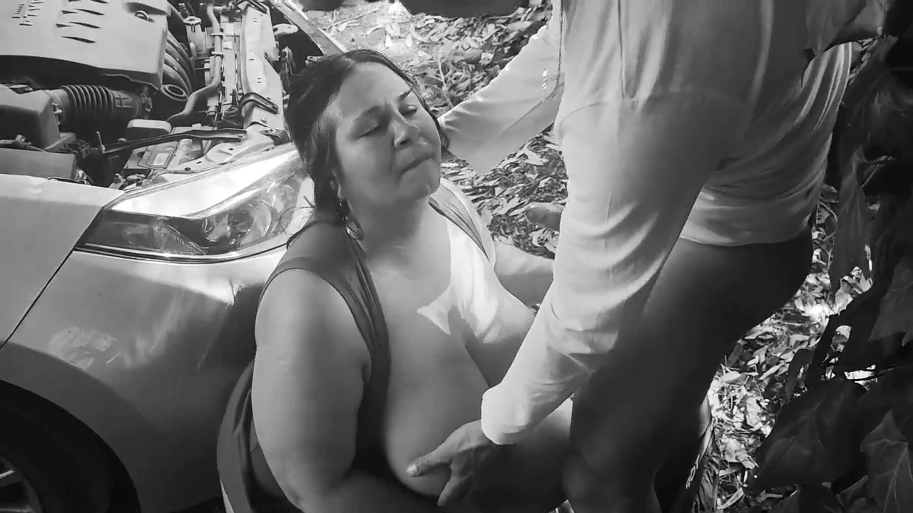 Voluptuous mature seduces young man in car porn video